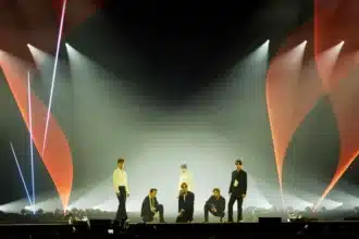 Τα μέλη των Monsta X στη σκηνή του KSPO Dome, στο φιλμ “Connect X In Cinemas”