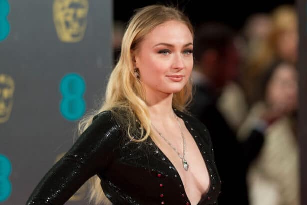 Sophie Turner και Chris Martin σε φημολογούμενη νέα σχέση στο Λονδίνο