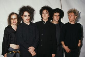 The Cure στην Αθήνα – Η επιστροφή του Robert Smith και της μπάντας στο ΟΑΚΑ