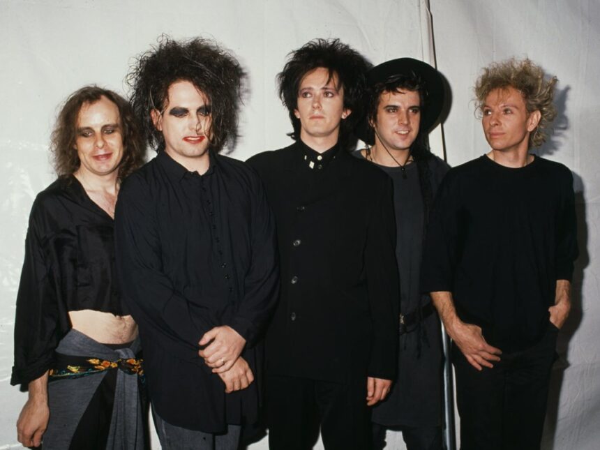 The Cure στην Αθήνα – Η επιστροφή του Robert Smith και της μπάντας στο ΟΑΚΑ