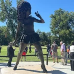 Tina Turner, άγαλμα, Tennessee, Brownsville, αντιδράσεις fans, statue fail, Queen of Rock ‘n’ Roll