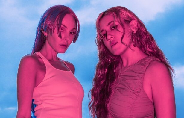 Tamta και VASSIŁINA promo cover art του Fever Ride με φλόγες και κόκκινα στοιχεία