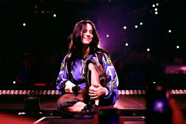 Billie Eilish στέλνει δώρα στη fan της μετά τη συναυλία στο Μαϊάμι