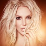 Britney Spears φωτογραφία με άλογο, φυσικό φως, συμβολισμός ελευθερίας