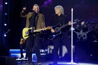 Jon Bon Jovi με τον Bruce Springsteen στη σκηνή – Forever Legendary Edition συνεργασία