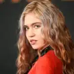 Grimes υπερασπίζεται τη Selena Gomez για το body shaming στα social media