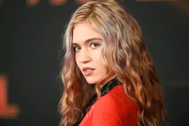 Grimes υπερασπίζεται τη Selena Gomez για το body shaming στα social media