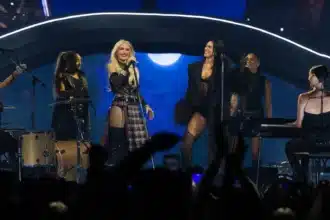 Dua Lipa και Gwen Stefani μαζί στη σκηνή, παιδικό όνειρο που έγινε πραγματικότητα