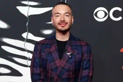J Balvin μιλά για latin μουσική και μετανάστες στα Grammy