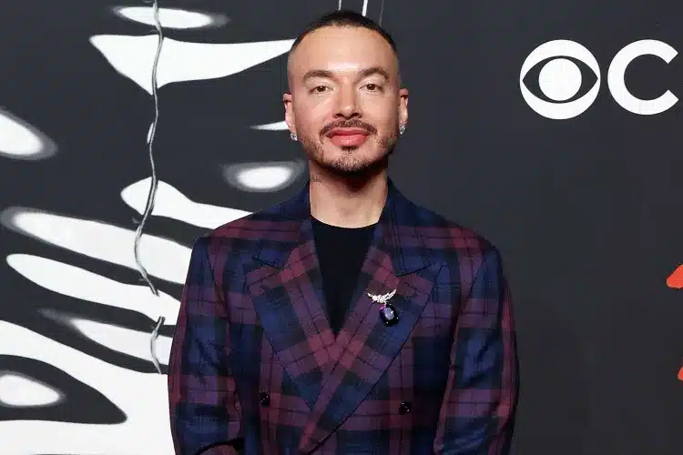 J Balvin μιλά ανοιχτά για την ψυχική υγεία και τη μη ρεαλιστική ζωή των celebrities