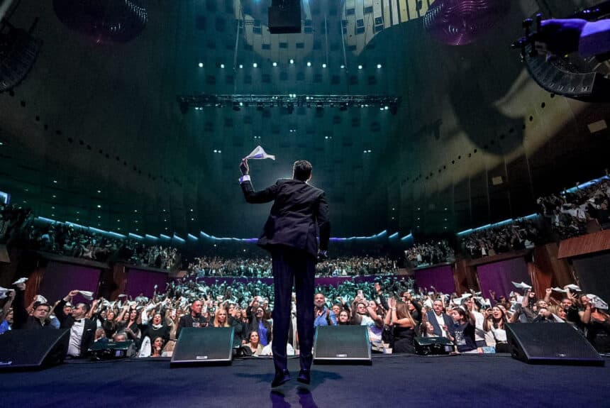 Κωνσταντίνος Αργυρός live στην Όπερα του Σίδνεϊ με sold-out κοινό