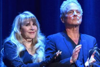 Stevie Nicks και Lindsey Buckingham επανενώνονται μέσα από το Frozen Love