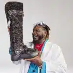 T-Pain κρατά τις Unfurgettable Leopard Boots από την Crocs