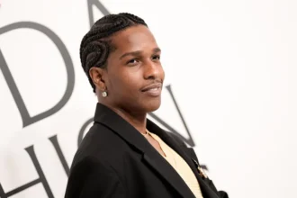 A$AP Rocky και Rihanna στη βράβευση CFDA με τη μικρή Rocki Irish