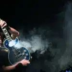Η θρυλική “Smoker” κιθάρα του Ace Frehley από την Farewell Tour των Kiss – Gibson Les Paul με καπνό και φως
