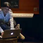 Ο Avicii στο στούντιο κατά τη δημιουργία του άλμπουμ Stories για το ντοκιμαντέρ Stories on Stories