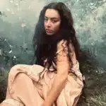Charli XCX στο video “House” για το soundtrack της ταινίας «Ανεμοδαρμένα Ύψη» με τον John Cale