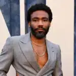 Donald Glover στη σκηνή του Camp Flog Gnaw μιλά για το εγκεφαλικό του 2024
