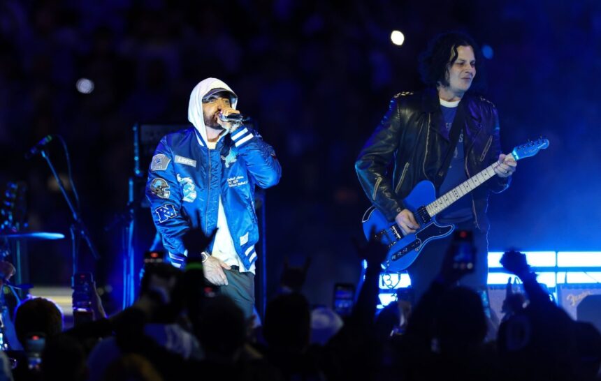 Eminem kai Jack White sto NFL Halftime Show sto Detroit
