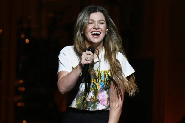 Kelly Clarkson performing Since U Been Gone Spotify Billions Club 2025