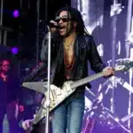 Lenny Kravitz στη συναυλία του στο Μπρισμπέιν – viral στιγμιότυπο με θαυμάστρια και dreadlocks