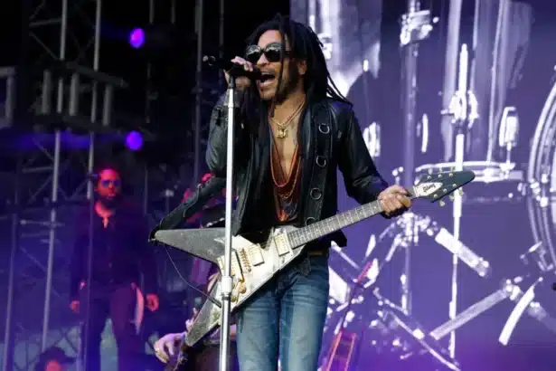 Lenny Kravitz στη συναυλία του στο Μπρισμπέιν – viral στιγμιότυπο με θαυμάστρια και dreadlocks