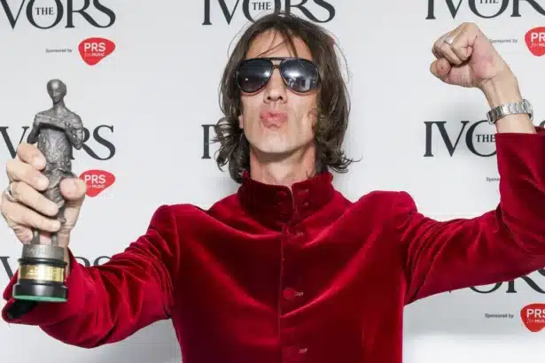 Richard Ashcroft ζητά από τον βασιλιά Κάρολο να χρίσει ιππότες τους Liam και Noel Gallagher
