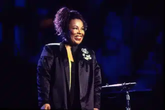 Roberta Flack στη σκηνή – η ζωή της γίνεται biopic και ντοκιμαντέρ