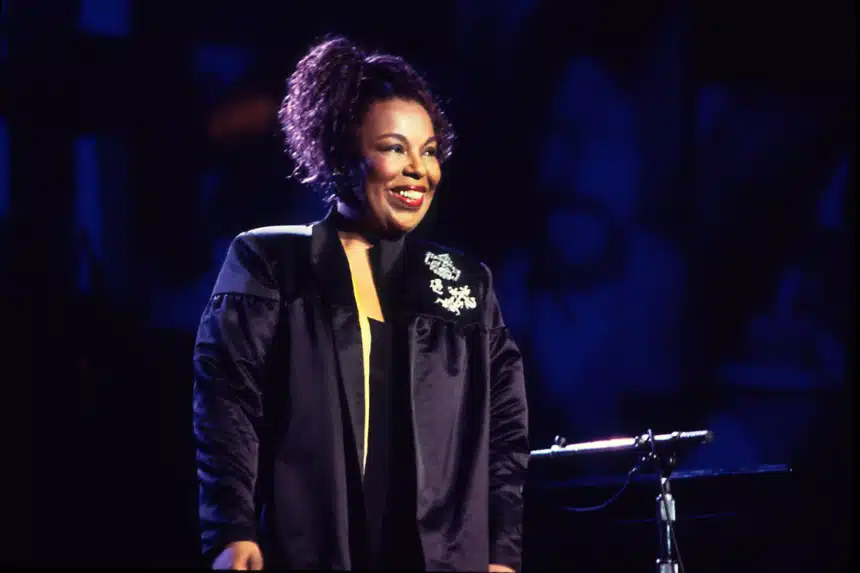 Roberta Flack στη σκηνή – η ζωή της γίνεται biopic και ντοκιμαντέρ