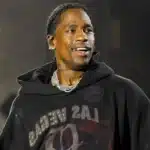 Travis Scott live σε συναυλία του 2025, με αναφορά στα Grammy Awards