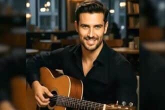 Αχιλλέας Δελφός – Ο πρώτος Έλληνας AI τραγουδιστής γίνεται viral στο TikTok