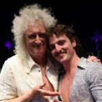 Ο Benson Boone και ο Brian May στη σκηνή του Λονδίνου κατά τη διάρκεια της συνεργασίας-έκπληξης στο O2 Arena