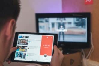 Νέο design YouTube με Liquid Glass αισθητική από την Google