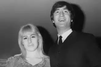 John Lennon και Cynthia Lennon μαζί στο Λίβερπουλ πριν τη δόξα των Beatles