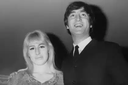 John Lennon και Cynthia Lennon μαζί στο Λίβερπουλ πριν τη δόξα των Beatles