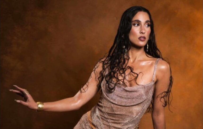 Evangelia tragouda to «Asteio» me synaisthimatiki entasi se aspropamvro video