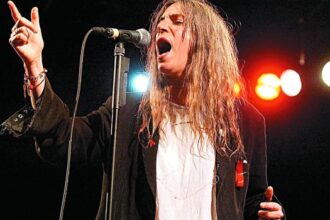 Η Rosalía και η Patti Smith συναντιούνται μέσα από το “LUX” – ένα άλμπουμ που συνδέει δύο γενιές καλλιτεχνών