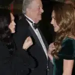 Η Kate Middleton αγκαλιάζει τη Jessie J στο Royal Albert Hall μετά τη μάχη τους με τον καρκίνο