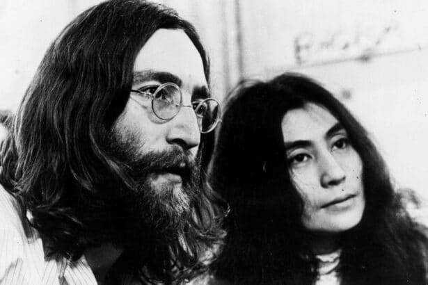John Lennon kai Yoko Ono sto studio kata tin ichografisi tou Double Fantasy to 1980