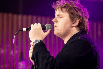 Ο Lewis Capaldi μιλάει για τη δύναμη και την ψυχική ανθεκτικότητα μέσα από το EP “Survive”