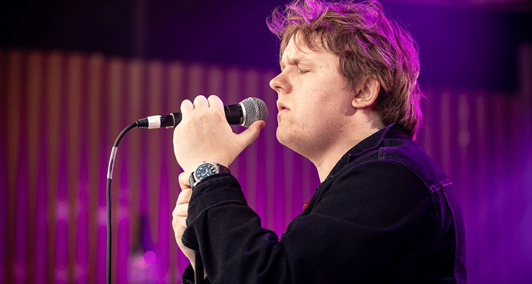 Ο Lewis Capaldi μιλάει για τη δύναμη και την ψυχική ανθεκτικότητα μέσα από το EP “Survive”