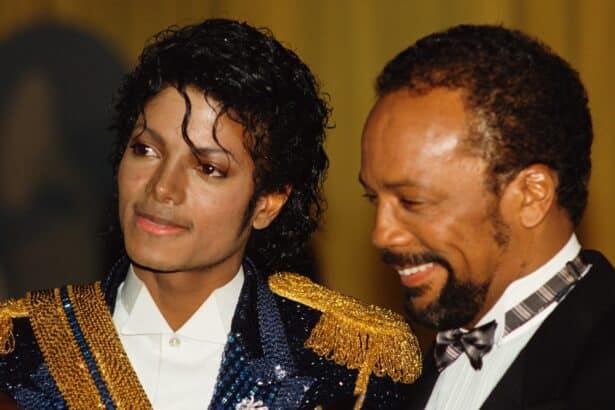 Ο Michael Jackson και ο Quincy Jones το 1984 σε φωτογραφία από τα στούντιο ηχογράφησης