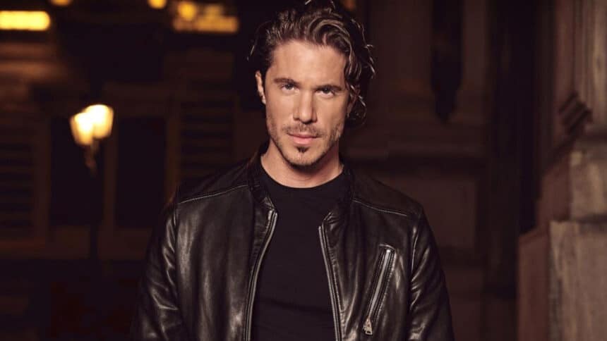 Νίκος Οικονομόπουλος - νέο άλμπουμ 11 Με λίγα λόγια, επιστροφή στη δισκογραφία με ελληνικό λαϊκό τραγούδι