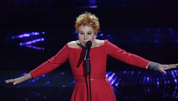 Ornella Vanoni στο Sanremo 2023 – Θρυλική Ιταλίδα τραγουδίστρια