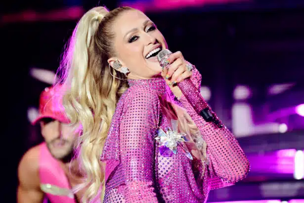 Paris Hilton στη σκηνή του WeHo Pride 2025 – παρουσιάζει το “Infinite Icon”, ένα ντοκιμαντέρ για τη μουσική και τη λύτρωση