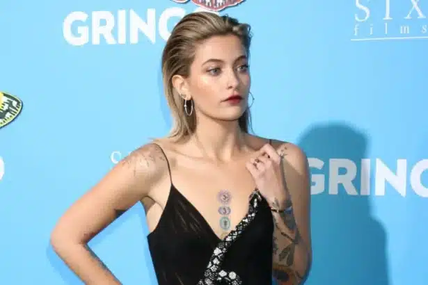 Η Paris Jackson εμφανίζεται σε εκδήλωση, αποφασισμένη να υπερασπιστεί την περιουσία και την παρακαταθήκη του πατέρα της, Michael Jackson