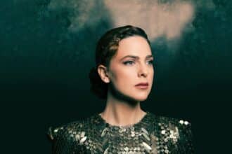 Δημήτρης Μπαλογιάννης και Ρένα Μόρφη στο νέο τραγούδι «Στο Σπίτι» από τη Minos EMI