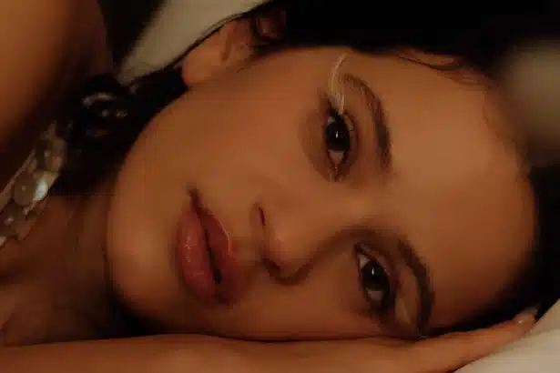 Η ROSALÍA ποζάρει στο Quixote Studios για το άλμπουμ «LUX», που κατέκτησε πέντε Νο.1 στα Billboard Charts