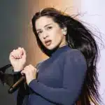 Rosalía και Zendaya συζητούν στα παρασκήνια του Euphoria