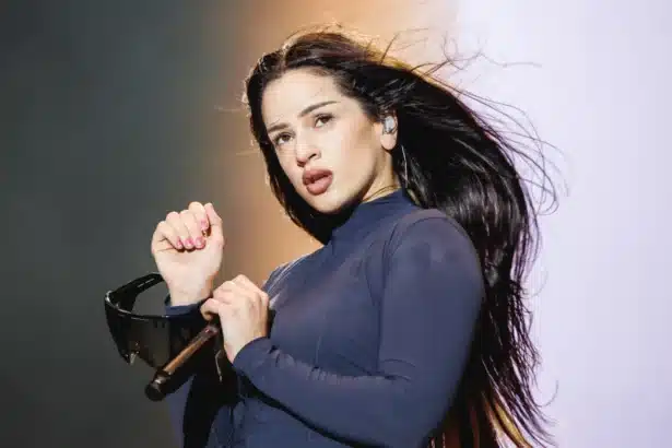 Rosalía και Zendaya συζητούν στα παρασκήνια του Euphoria